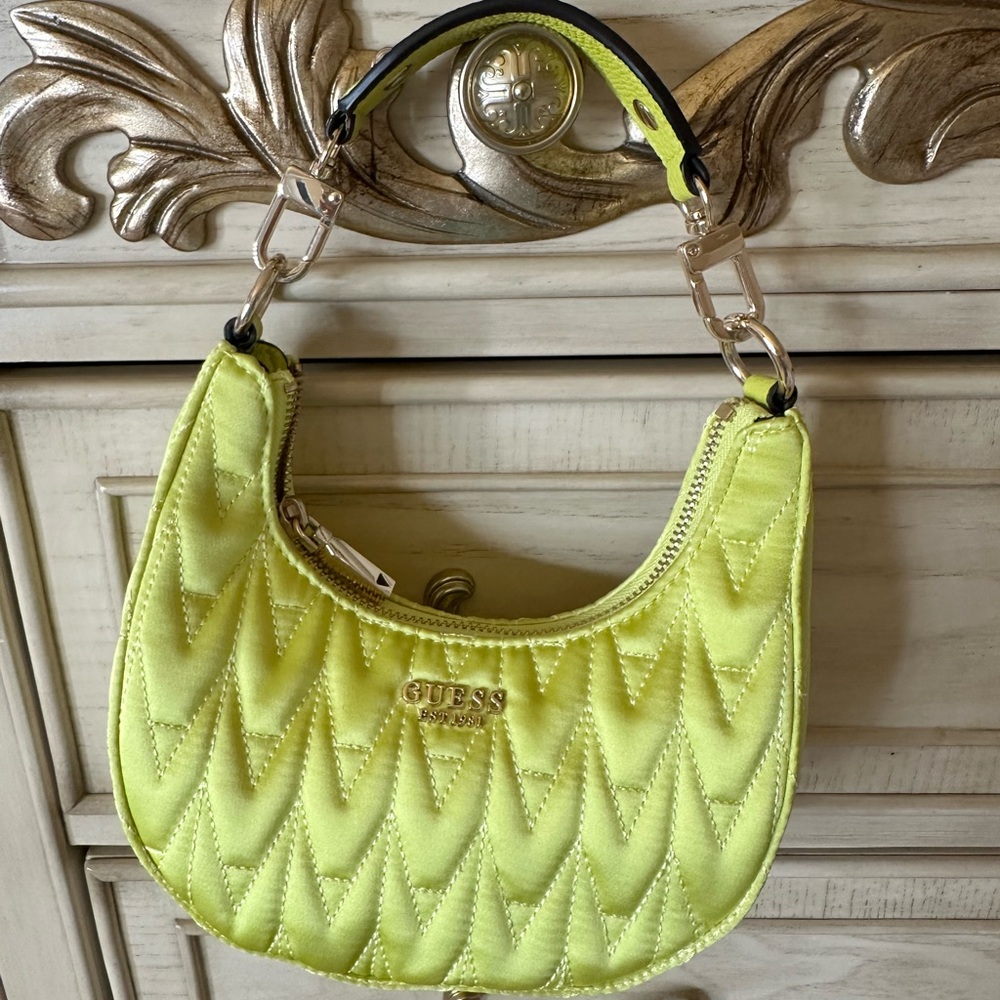 Adorable, Lime green guess shoulder bag: